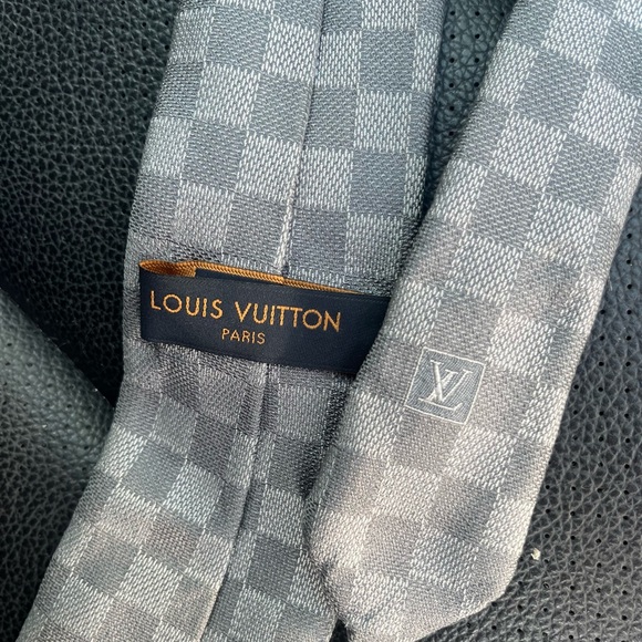 Louis Vuitton Men’s Tie - Picture 1 of 3